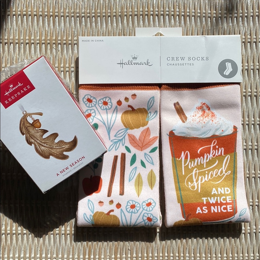 Hallmark Autumn/Fall Bundle Pumpkin Spice Crew Socks and Keepsake Ornament